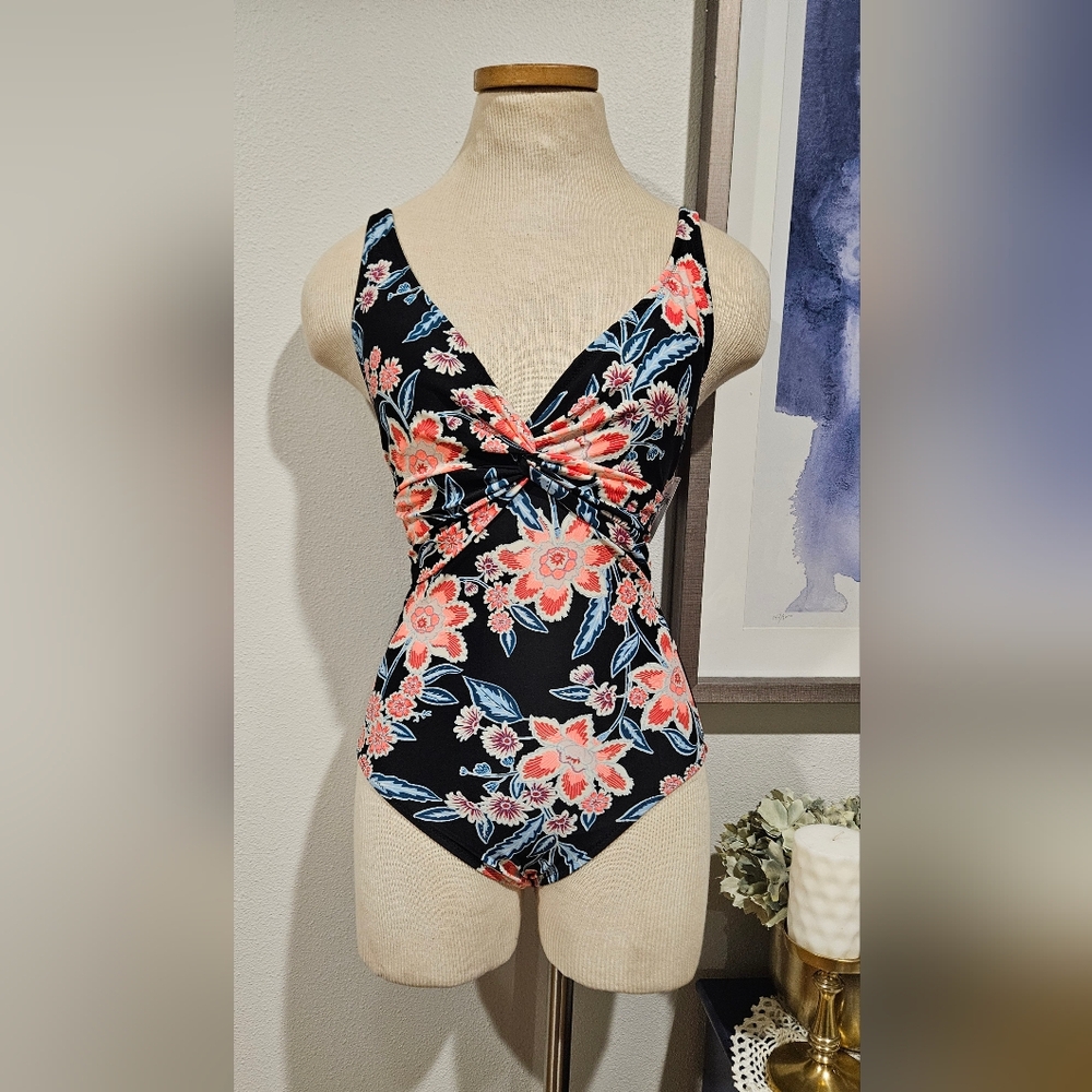 NWT Old Navy Floral Print Twist-front One piece Swimsuit Size XS.